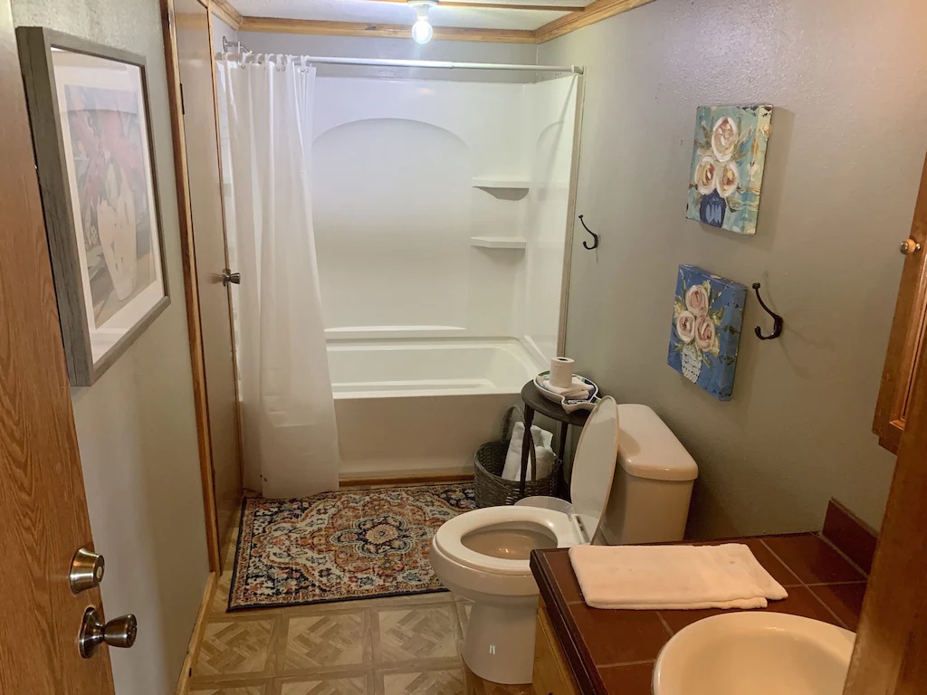 toilet and bathroom in the South Cabin